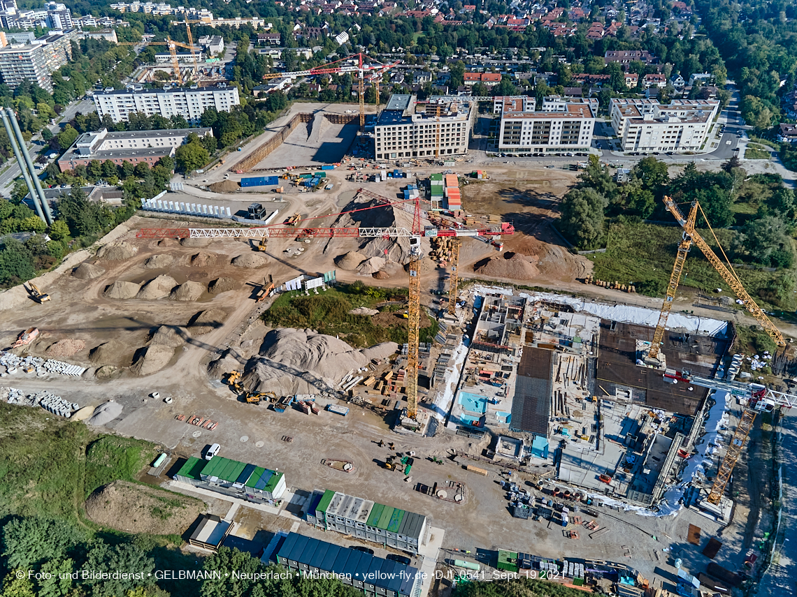 19.09.2021 - Aktuelle Luftbilder aus dem Alexisquartier und Pandion Verde in Neuperlach in München
